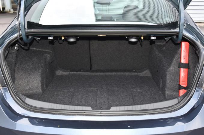 थोक Chevrolet Malibu Xl 2023 1.5T 2.0T 9AT 2wd सस्ती पेट्रोल सेडान कार बेस्ट पेट्रोल कार Chevrolet नई कारें 4